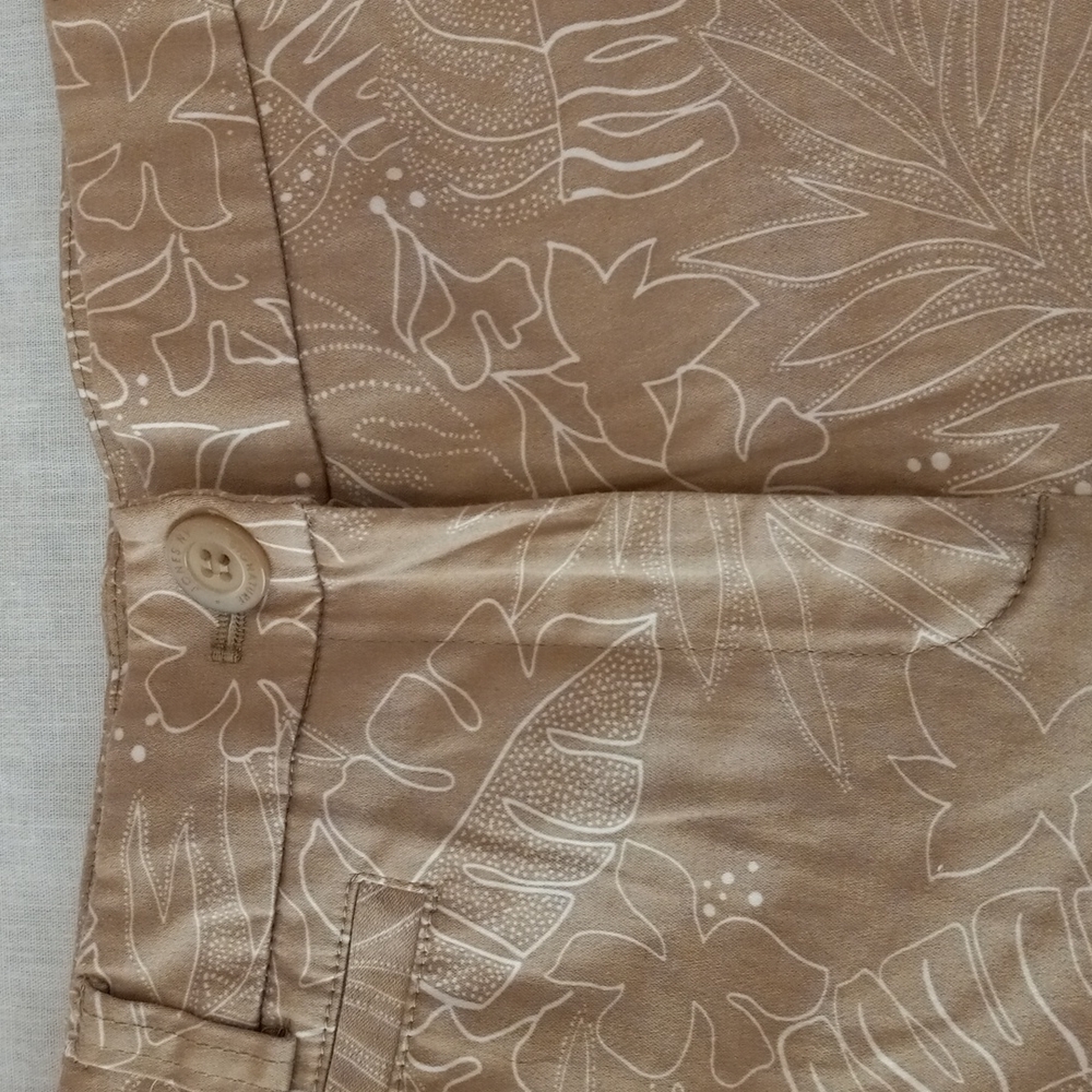 Women's Short - Picture 3 of 11